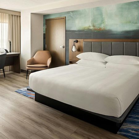 Oshkosh Marriott Waterfront Hotel & Convention Center Exterior photo