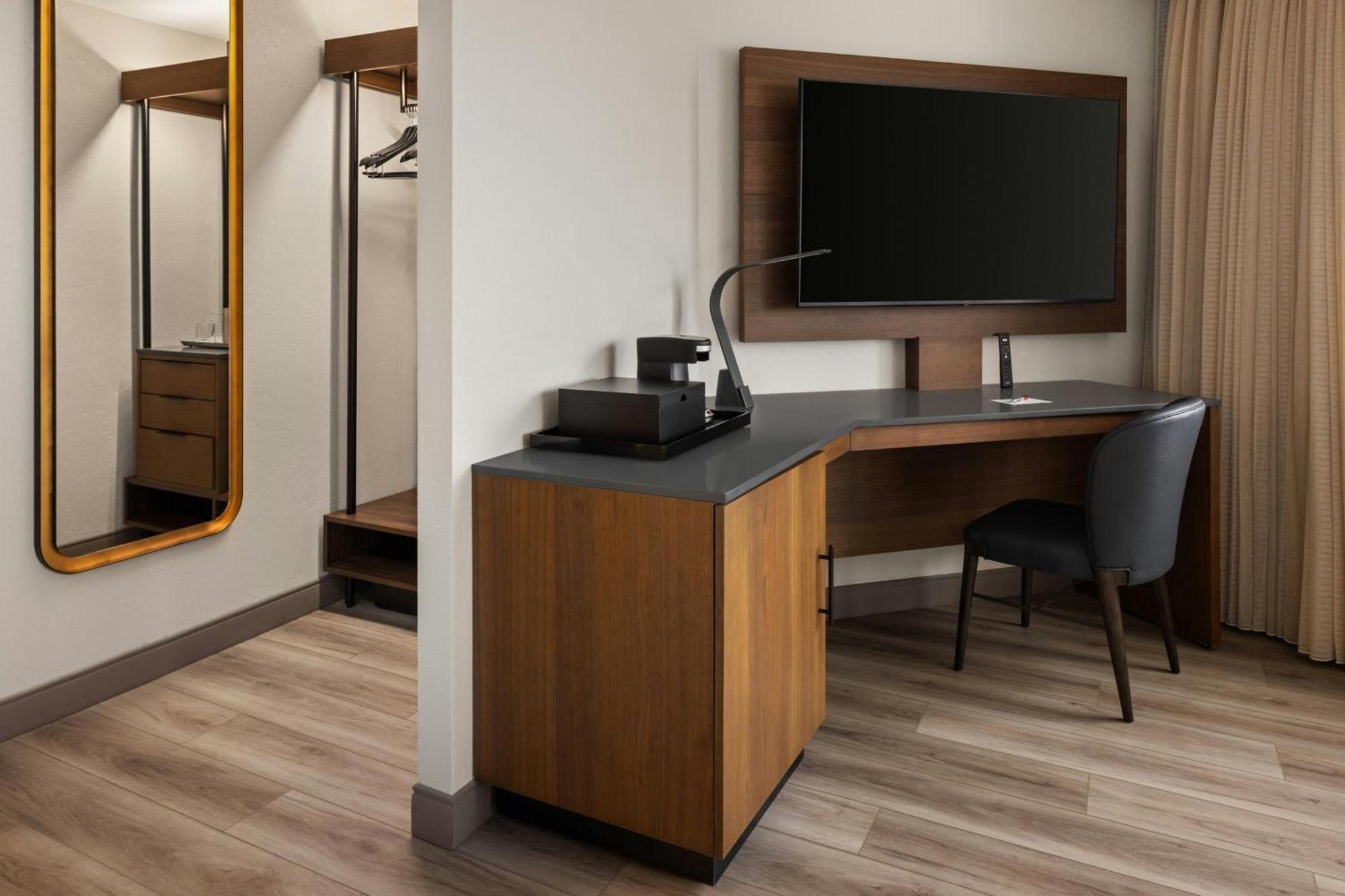 Oshkosh Marriott Waterfront Hotel & Convention Center Exterior photo