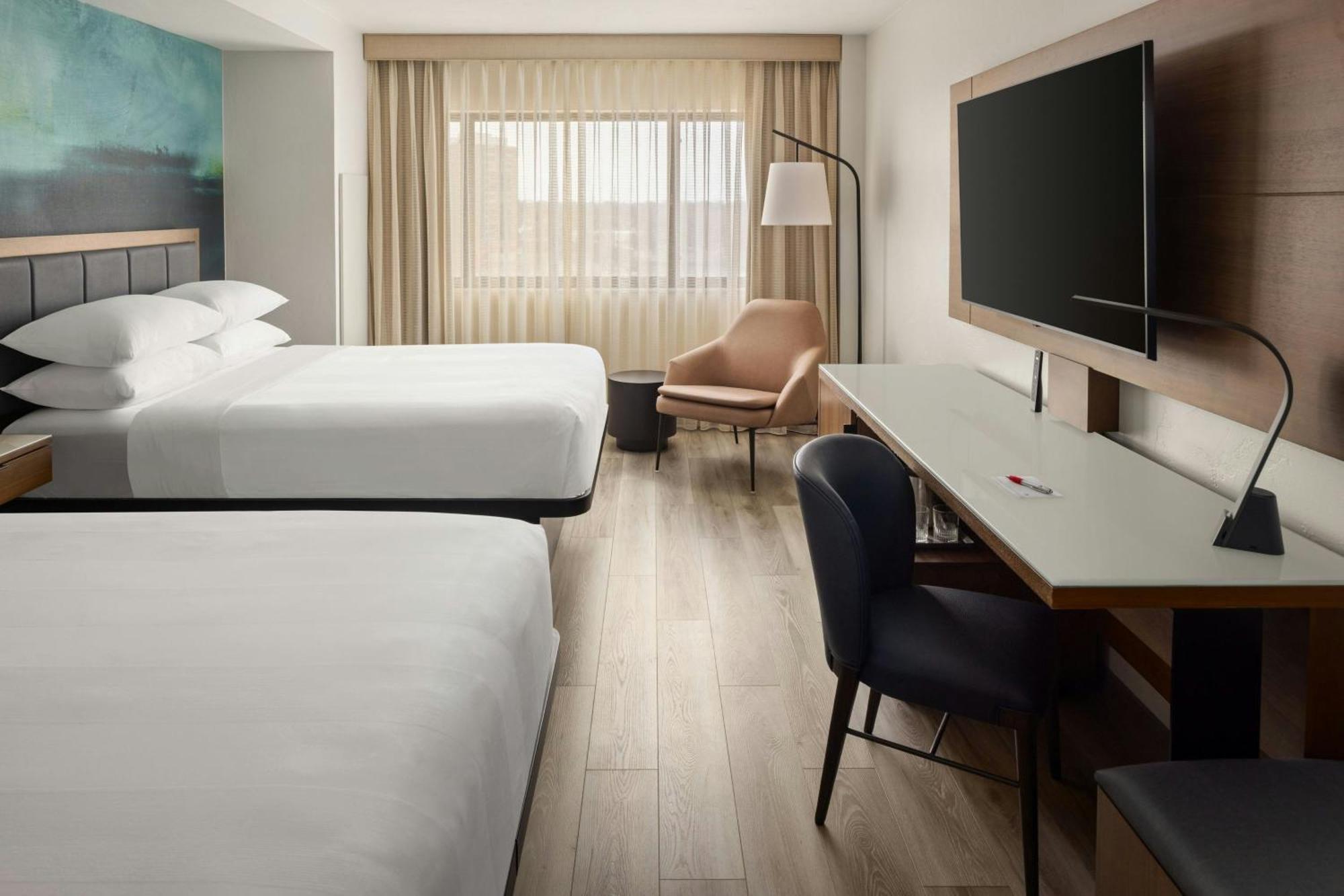 Oshkosh Marriott Waterfront Hotel & Convention Center Exterior photo